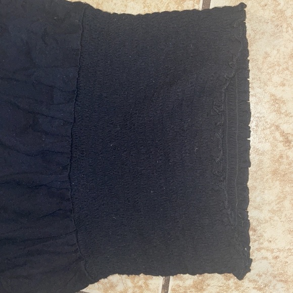 Black long sleeve “cropped” tank - Picture 3 of 3